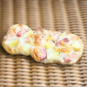 豚トロベーコンとポテトのフォカッチャ