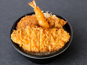 大人のお子様ランチ丼(ロースカツ、メンチカツ、エビフライ、唐揚げ)