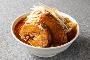 豚一枚増し辛いラーメン 中盛