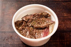 赤身牛ランプ丼