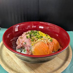 ネギトロとサーモンの漬け丼