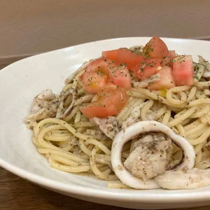 白身魚の黒オリーブソースパスタ(タプナード