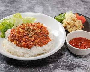 【ポテサラセット】スパイシーなチリキーマカレー