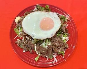 焼肉サラダ＆目玉焼き