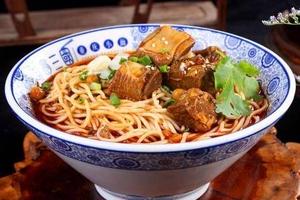 排骨面 スペアリブの中国醤油ラーメン
