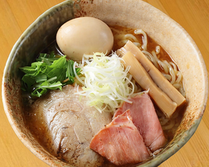 【人気No.2】味玉焼きあご塩らー麺