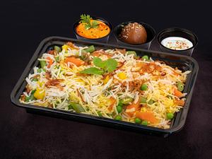 ベジタブル ビリヤニデザートグリーンサラダVegetable biryani dessert green salad