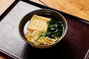 おすすめ！関西お出汁のワカメうどん