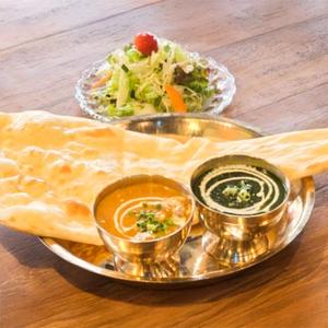 Mセット チキンカレーとほうれん草マトンカレー ナンかライス サラダ付
