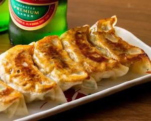 焼き餃子(10個) Pan-fried dumplings (10 pieces)
