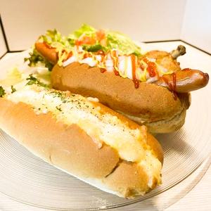 ニコドッグとチーズたまごコッペBセット(サラダ、手羽唐揚2個付き)