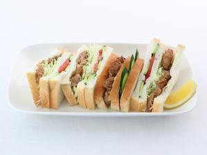 あぶりsoyミートレモンサンド     Soymeat sandwich with Lemon sauce