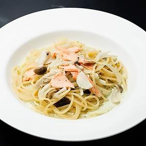 スモークサーモンときのこのクリームジェノベーゼ