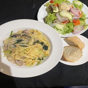 鮮魚とたっぷり旬野菜のペペロンチーノ『リングイネ』 ～自家製パン・サラダ付きセット～