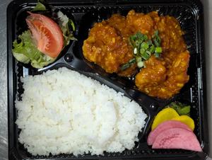 大きなエビチリ弁当
