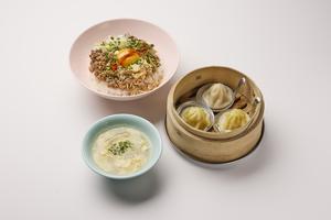 夜市の蒸し小籠包3個+台湾まぜ飯