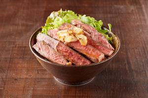 サーロインステーキ丼(100g)Sirloin Steak Bowl
