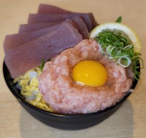 マグロ2色丼