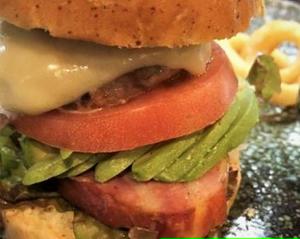 【当店人気No1】アボカドベーコンチーズバーガー
