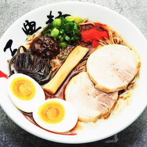 赤味玉とんこつらーめん