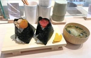 選べる2種類おにぎり(大)2個セット(たくあん.青さ味噌汁付)