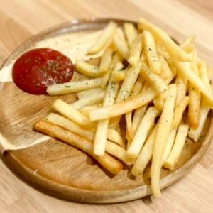 酒場名物ポテトフライ