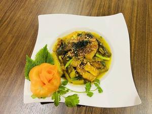 Ln Xo Chui u あげ豆腐と若バナナ、ウナギ炒め