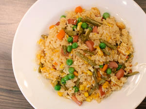 酸辣いんげんとソーセージの炒飯(酸辣豆角香炒)