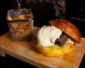 ゴルゴンゾーラチーズバーガー GORGONZOLA CHEESE BURGER