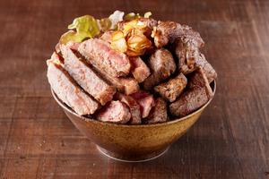 【肉2倍】サーロイン＆カットステーキの相盛りステーキ丼(400g) Sirloin ＆ Cut Beef Steak Bowl