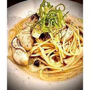 広島産牡蠣のペペロンチーノ 麺の大盛りサービス無料中