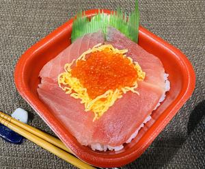 丼丸 マグロイクラ丼