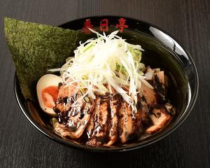 炙りとん黒油そば 中盛り Roast Pork Fillet Black Oil Soba (Large)