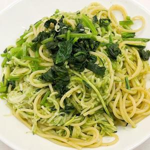 バジルソーススパゲッティ ほうれん草、木の子、玉ねぎ入り