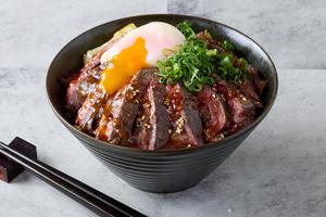 【やみつき】温玉韓国ユッケの牛ハラミ丼(150g) Yukke Soft-Boiled Egg Harami Steak Bowl