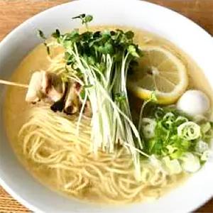 鶏そばしお大盛(やきとり1本)
