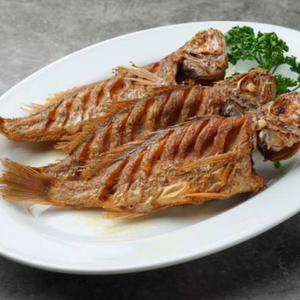 イシモチの唐揚げ(二尾)