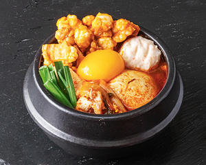 牛ホルモン入り蟹つみれの純豆腐 ※生卵付き Pure Tofu with Crab Fillet with Beef Offal