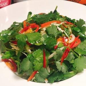 パクチーサラダ PHAK CHI SALAD
