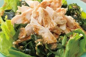 女性人気蒸し鶏と青ネギと水菜のピリ辛青唐サラダ