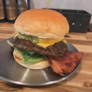 アボカドソースバーガー