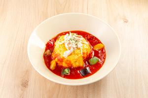 チキンとトマトソースのとろふわオムライス