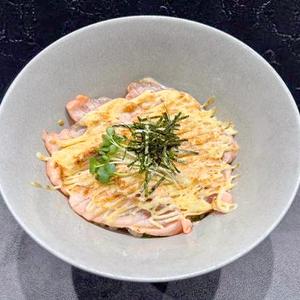 炙りサーモンマヨ丼