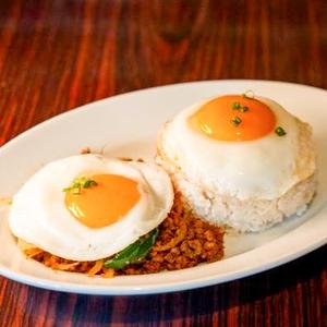 【並】本場タイ人シェフ自慢のガパオライス ダブル目玉焼きのせ (ご飯200g)