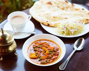 ベジタブルカレー(サラダ・ナン付) Vegetable Curry (Salad ＆ Nan)
