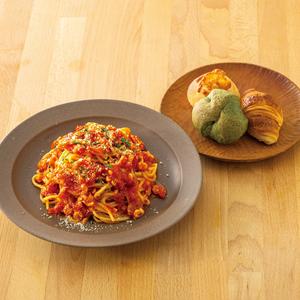 103.セミドライトマトとモッツァレラのトマトソースパスタ<パン3個付き>