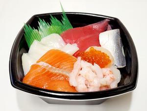 海鮮丼 A bowl of rice topped with seafood