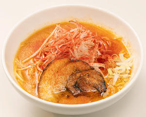 大辛麺ファイヤー(薬味ネギ、白髪ネギ、豚叉焼1枚)