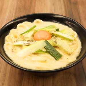 月見鶏白湯うどん Chicken bese UDON noodle with topping raw egg ＆ green onion