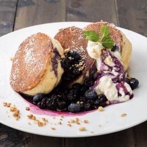 ブルーベリーソースパンケーキ